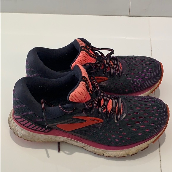 Shoe - Picture 3 of 6